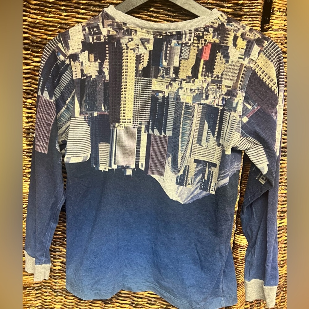 Molo- Tokyo Upside Down- Boys size: 12,‎ Fading throughout